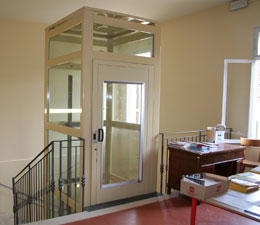 Abbattimento barriere architettoniche Abbattimento barriere architettoniche - piattaforma elevatrice